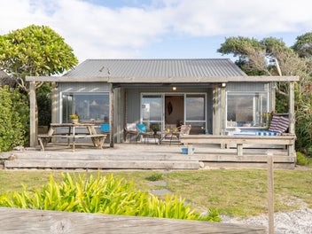 3 Beds, Beach Access & History Money Can't Buy
