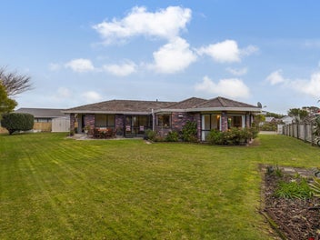 SUNNY, SPACIOUS & SOUGHT-AFTER!