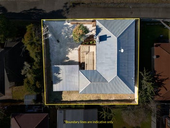 Renovated, Sunny Hillpark Home Near Motorway