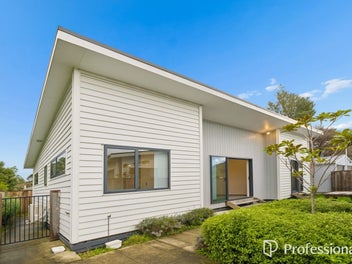 Modern, Low-Maintenance Living at 15A Burden Ave