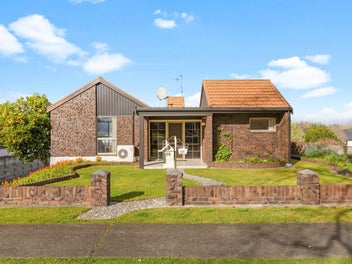 Space, views, endless potential & premium location