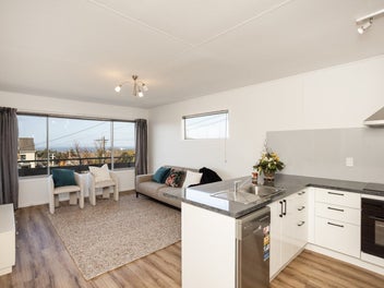 Entry-level Roslyn living with stunning views