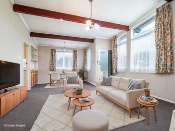 Rateable Value $400,000 and Freehold!