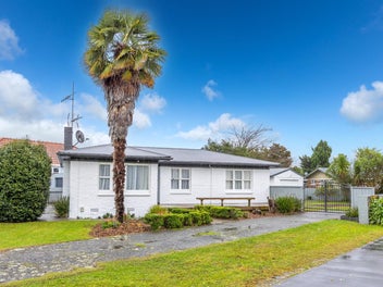 DEVELOPMENT POTENTIAL 842 SQM - HOME OR INCOME!