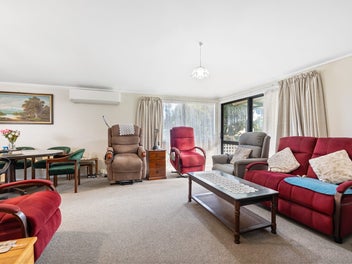 Marian Heights Townhouse with a double garage!