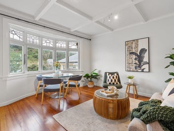 BEAUTIFULLY RENOVATED 1920s CHARACTER BUNGALOW