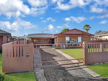 Prime Macleans Zone & 760sqm of Pure Potential!