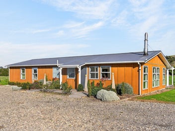 Modern Lifestyle with Tararua Views