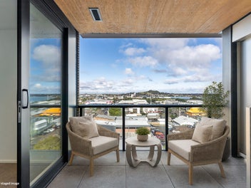 PENTHOUSE + CAR PARK UNDER $600,000!
