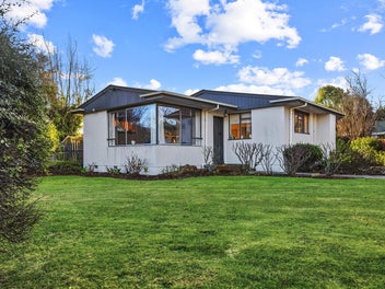 Reno potential + Huge garage + Cashmere High zone