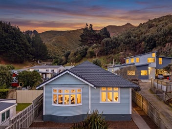 BEAUTIFULLY RENOVATED 1920s CHARACTER BUNGALOW