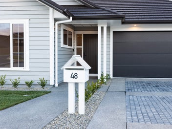 5 Bedroom Stunner with granny potential by SICATO