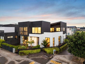 No Ordinary Home! Builder's Own! One of a Kind!
