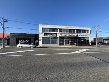 Image 1 of 7