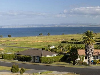 Sea Views and Close to Beach, Great Price.