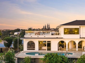 Reworked 70's Waterfront With World-Class Views