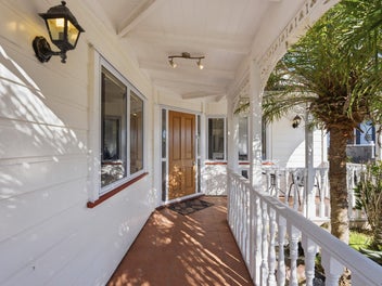 Modern Renovated Single-Level Freehold Living