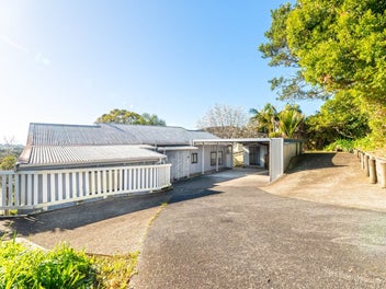 Space, Views, Flexibility on Freehold Site