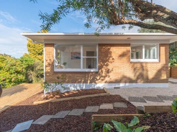 Renovated Brick Unit – Prime Milford Locale