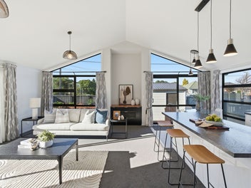 Modern Coastal Living with Sun, Space & Style!