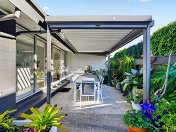 Lock Up & Leave: Panoramic Views, Flexible Living