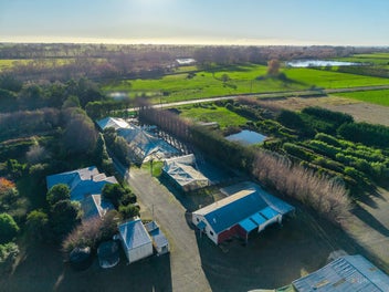Established Lifestyle & Horticultural Property wit