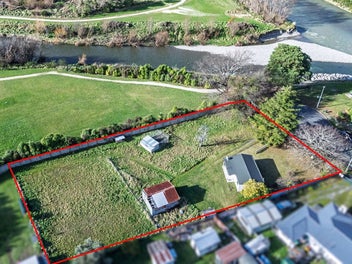 River Views and Huge Section
