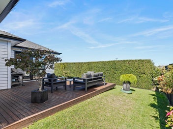 Grand Home - Sunny, Warm & Welcoming!