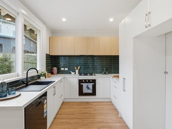 BEAUTIFULLY RENOVATED 1920s CHARACTER BUNGALOW