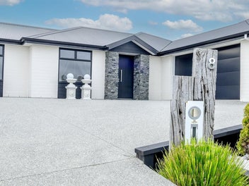 FAMILY LIVING, EXCEPTIONAL OUTDOOR ENTERTAINING
