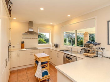 PRIVATE LIVING CLOSE TO TOWN