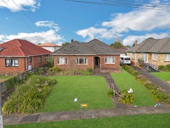 Central Papatoetoe MHU 809m2 Flat Do Up