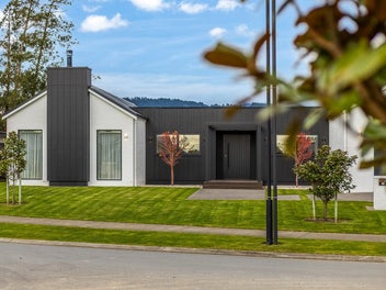 Luxury Living with Unrivalled Views