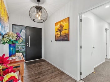 A Tauhinu Treasure $895K - $965K