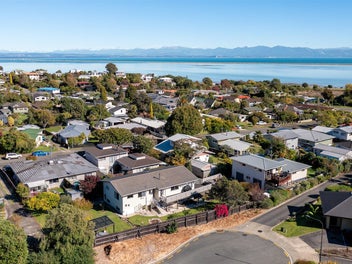 Space. Views. Location. Make Your Move!