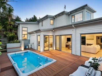 Freehold modern family living minus the upkeep