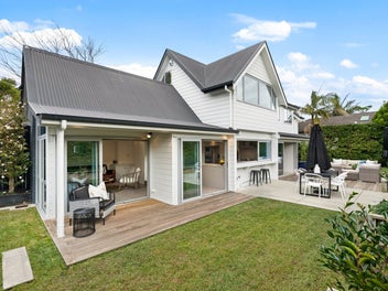 Quiet, private & sunny family living