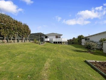 GOLDEN OPPORTUNITY, SOUGHT-AFTER LOWER MERRILANDS