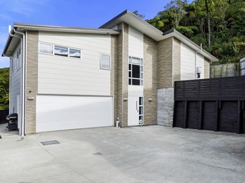 Exceptional family living with three bathrooms