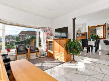 Studio with 2 Rooms & Bathroom + 4 Bedroom Home