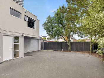 Lock up and leave, int.double garage, investment