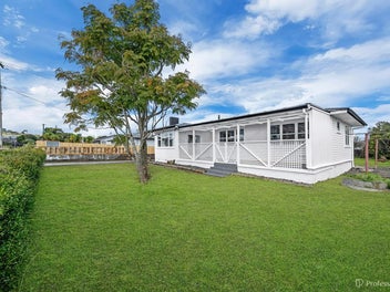 JUST MOVE IN & ENJOY - FULLY REFURBISHED