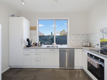 Light-Filled Living & Modernised!