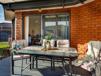 Quiet Street, Prime Location