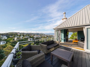 Entertain, Unwind & Enjoy Life with Harbour Views