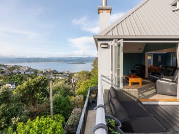 Entertain, Unwind & Enjoy Life with Harbour Views