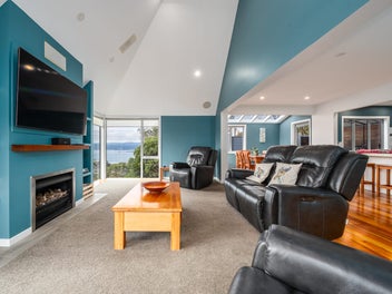 Entertain, Unwind & Enjoy Life with Harbour Views
