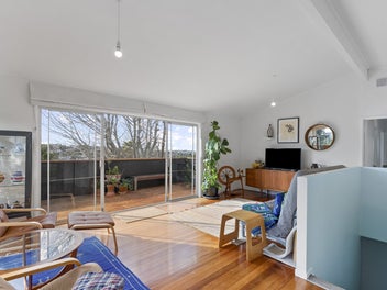 Entry Level Gem - Sunshine, views and potential