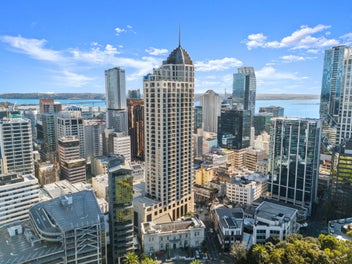 Perfect City Nest: Freehold, Fabulous & Walkable!
