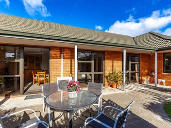 Spacious family living in a quiet cul-de-sac